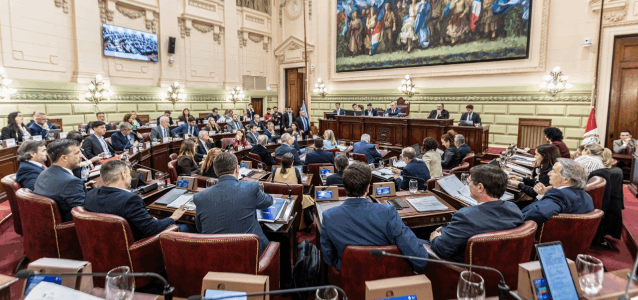 Lee más sobre el artículo Santa Fe habilitó la reelección de gobernador y aprobó una reforma política histórica