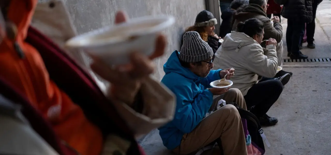 Lee más sobre el artículo El Gobierno festejó cifras de pobreza en retroceso mientras especialistas cuestionaron la medición