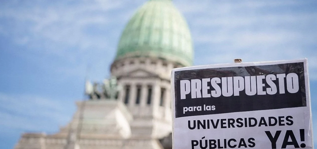 Lee más sobre el artículo El Gobierno promulgó las leyes de Emergencia Pediátrica y Financiamiento Universitario, pero suspendió su aplicación