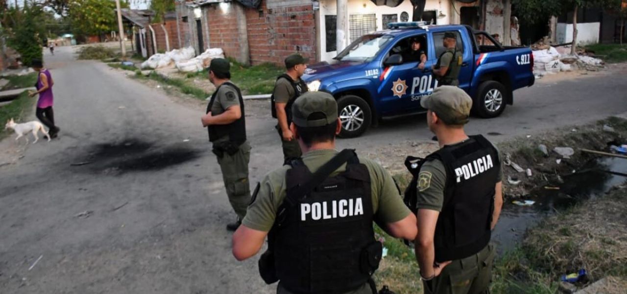 Lee más sobre el artículo Un informe revela cómo la vida cotidiana se ve alterada con las políticas de seguridad en los barrios populares