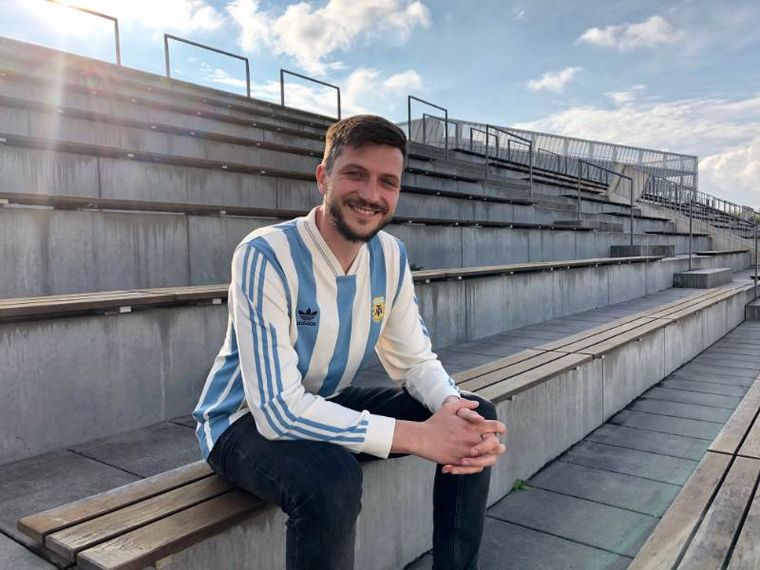 Lee más sobre el artículo Luis Callegari de Rosario a EA Sports, la historia del creador de la camiseta campeona del mundo