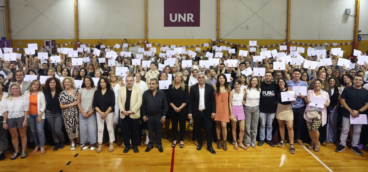 Lee más sobre el artículo La UNR entregó diplomas a más de 2000 graduados de la Escuela de Oficios