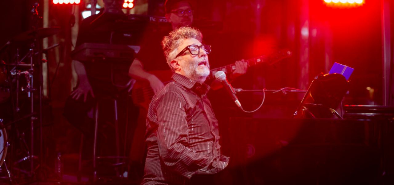 Lee más sobre el artículo Celebramos a Fito Páez, el nuevo  Doctor Honoris Causa UNR con el concierto completo en el ECU