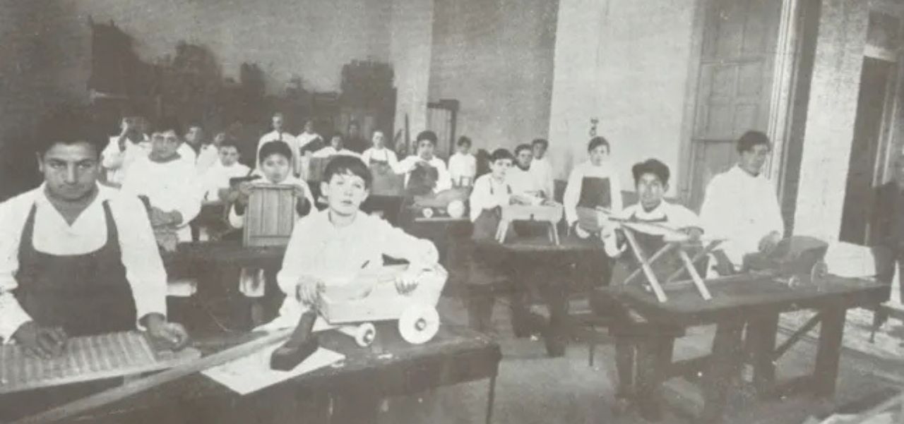 Lee más sobre el artículo La maestra que transformó Rosario: el legado oculto de Juana Elena Blanco