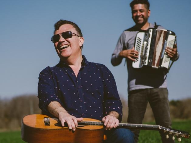 Lee más sobre el artículo Daniel Orellanos: El genio detrás de los hits de Los Palmeras