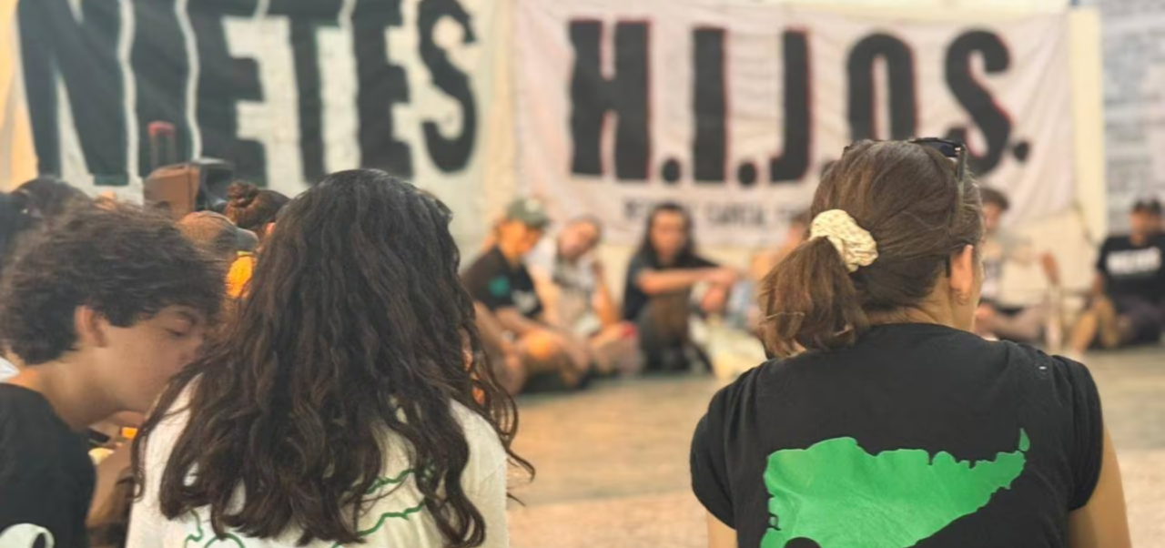 Lee más sobre el artículo A 40 años del Juicio a las Juntas, las nuevas generaciones renuevan su compromiso con los Derechos Humanos