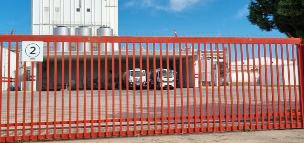 Lee más sobre el artículo Lácteos Verónica paralizó sus plantas y los trabajadores las ocuparon por salarios impagos
