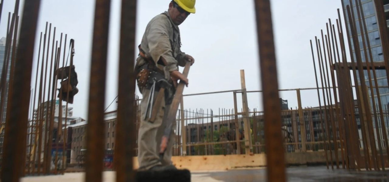 Lee más sobre el artículo Crisis laboral y salarios de pobreza: el duro diagnóstico de la Argentina de Milei