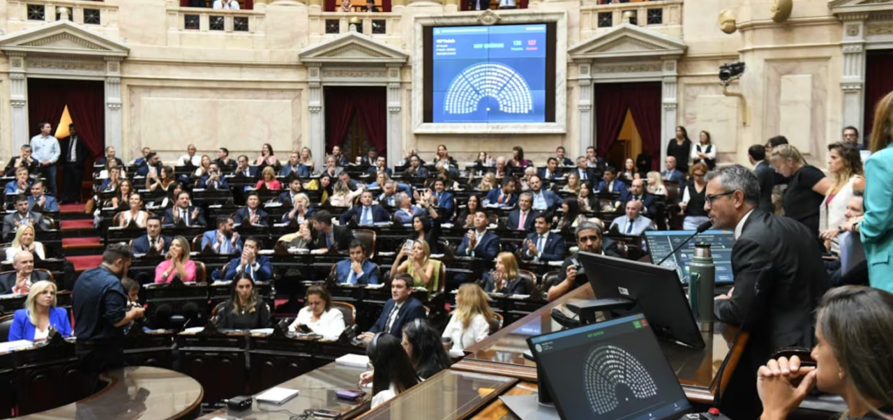 Lee más sobre el artículo Diputados aprobó la reforma laboral y el Senado la ratificaría la próxima semana