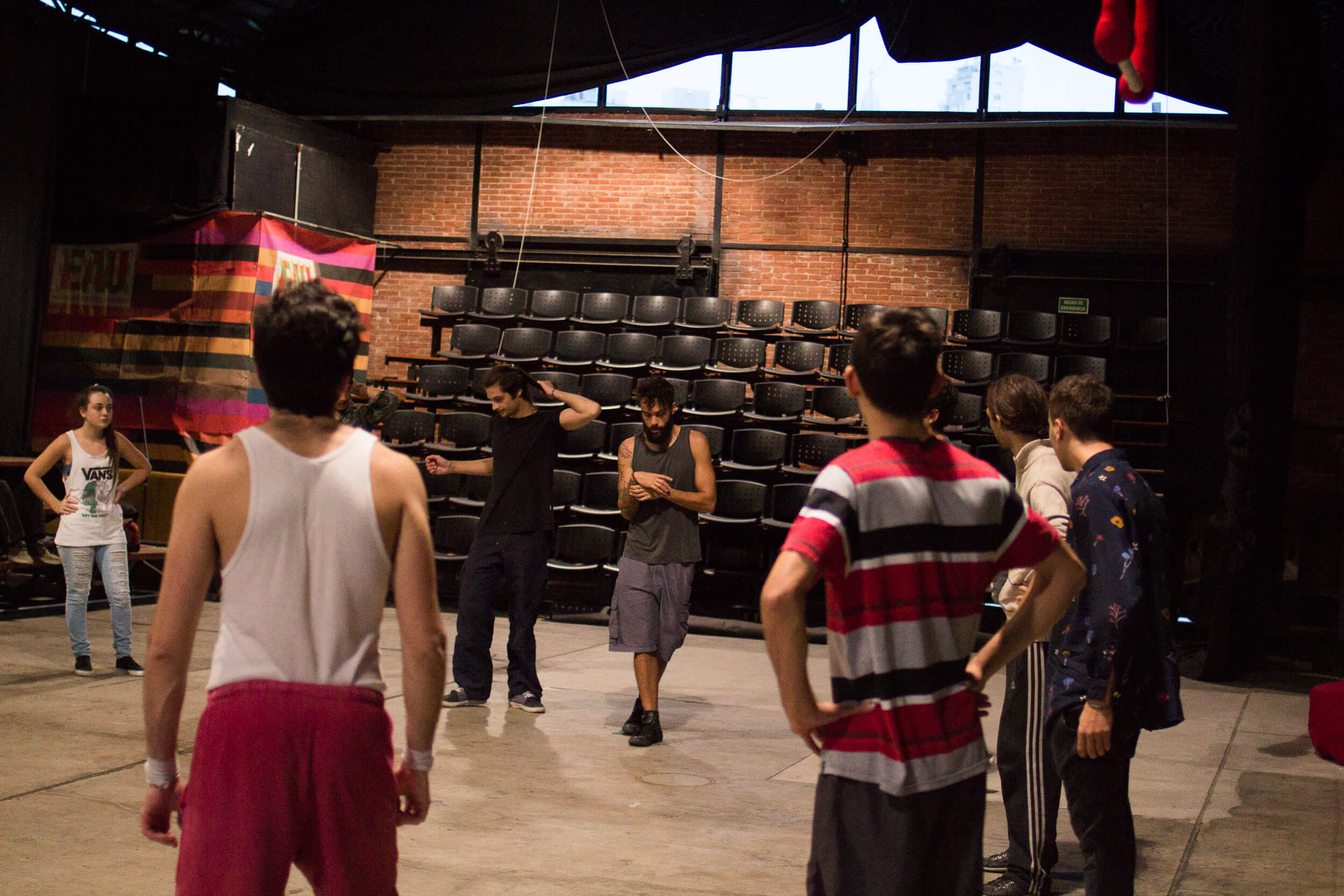 Lee más sobre el artículo Taller de Teatro gratuito en Facultad de Humanidades y Artes UNR: “Herramientas lúdicas y creativas teatrales”