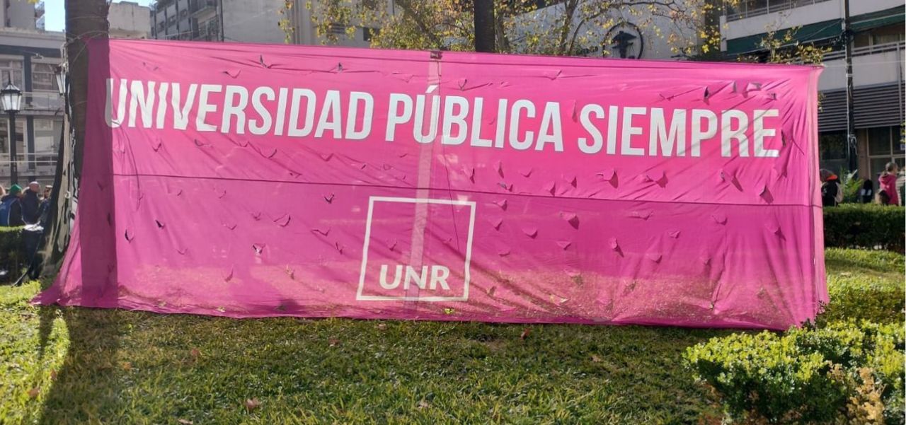 Lee más sobre el artículo La UNR realiza una jornada por la universidad pública en Plaza Pringles