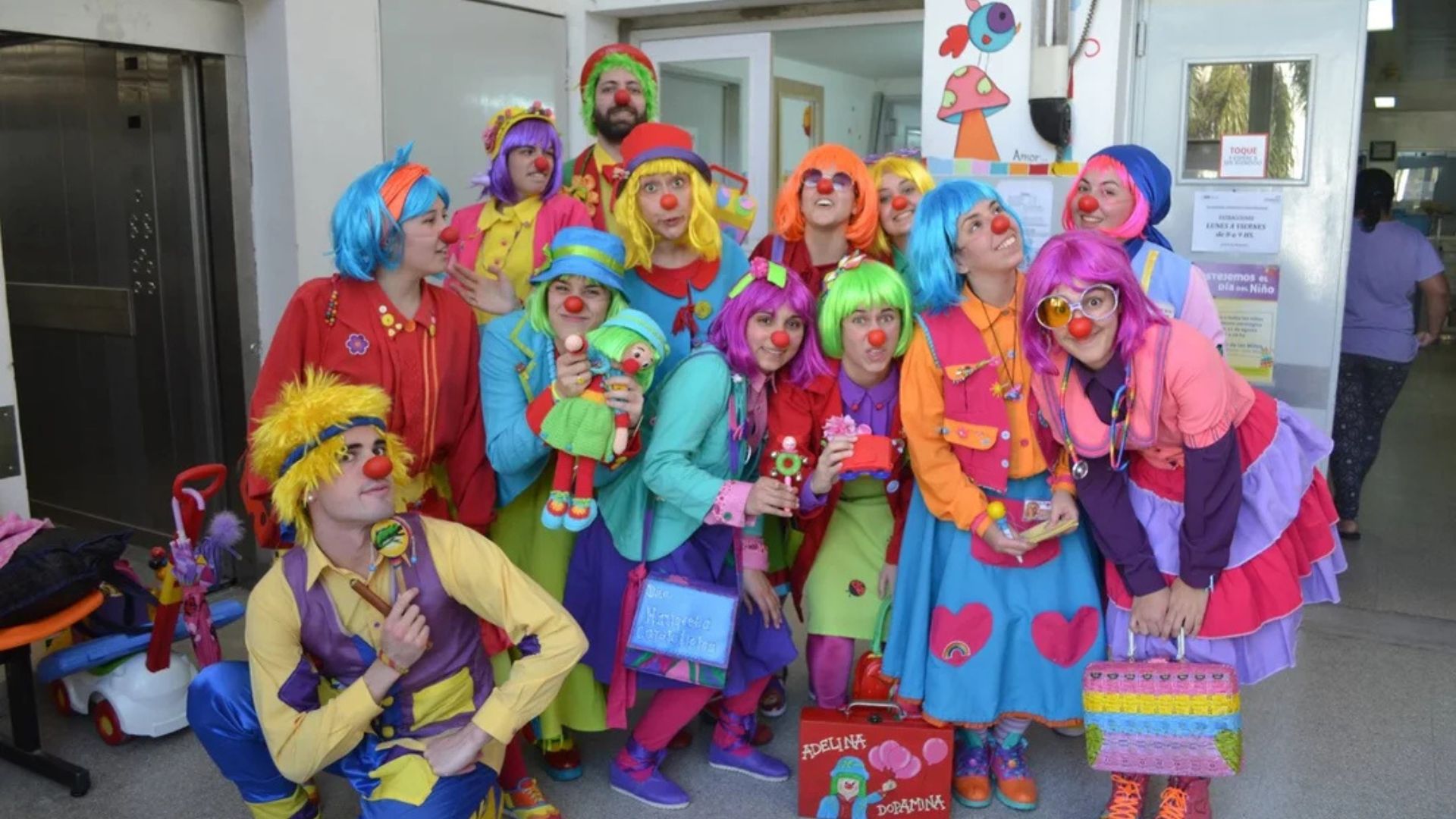 Lee más sobre el artículo Más que médicos: 19 años de payasos de hospital transformando la salud en la región