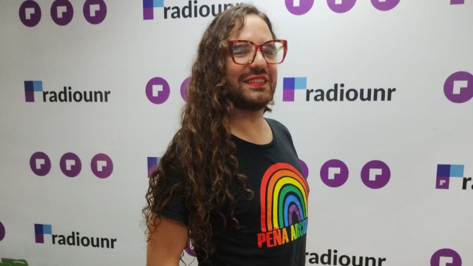 Lee más sobre el artículo Mirarse en otros ojos: el esperado primer álbum solista de La Ferni llega a Plataforma Lavardén