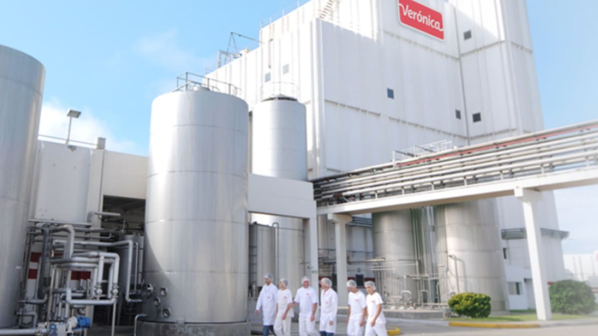 Lee más sobre el artículo Lácteos Verónica al borde del abismo: denuncian vaciamiento y 700 trabajadores no cobran desde diciembre