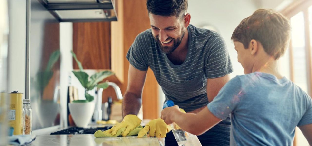 Lee más sobre el artículo La paternidad, los cuidados y las tareas en el hogar