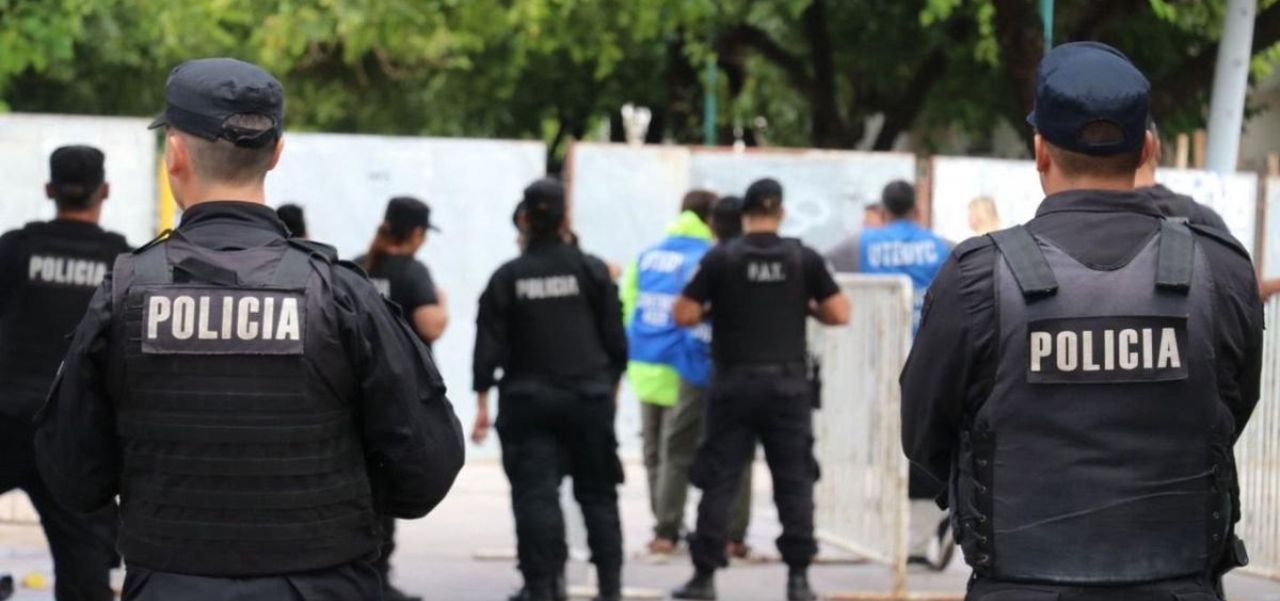 Lee más sobre el artículo Garantías en jaque: el debate por las facultades extraordinarias a la policía provincial