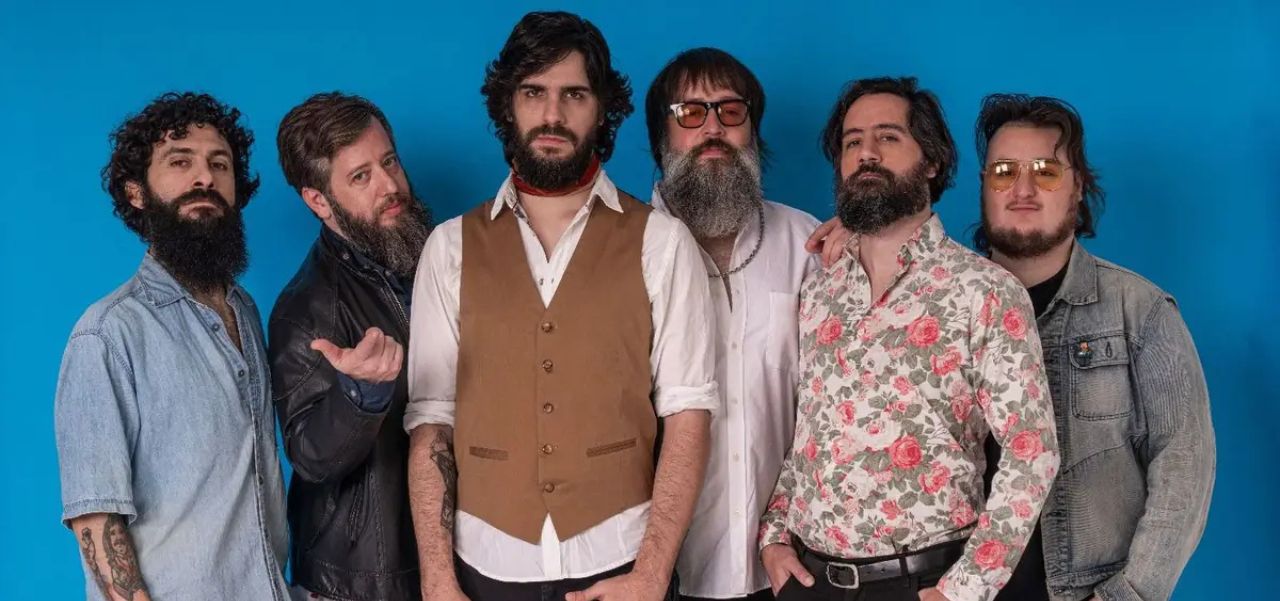 Lee más sobre el artículo Los Tabaleros: “Nuestra etiqueta dice folklore, pero está rota”