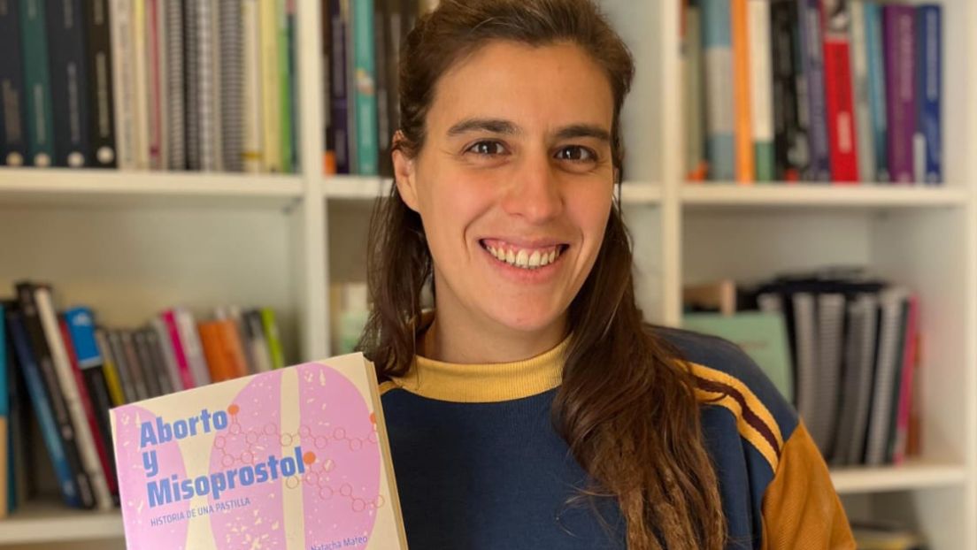 Lee más sobre el artículo Natacha Mateo presenta su libro sobre la trayectoria del aborto y la historia del misoprostol