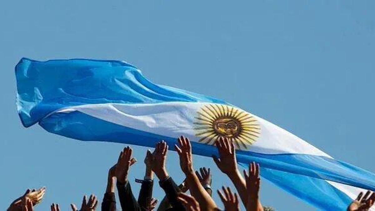 Lee más sobre el artículo Entre la Bandera y la dependencia: El desafío de un proyecto nacional independiente