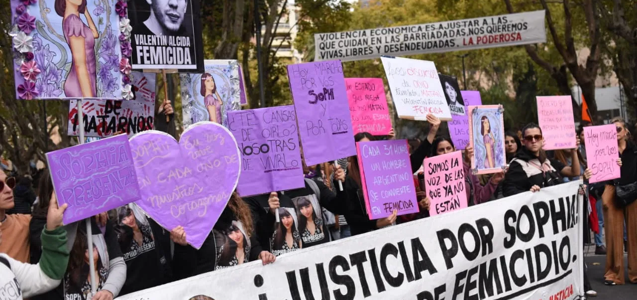 Lee más sobre el artículo Ni Una Menos volvió a colmar las calles de Rosario con reclamos de justicia