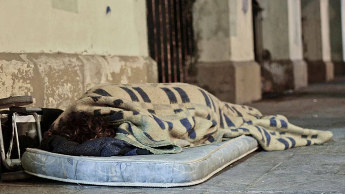 Lee más sobre el artículo Relevamiento sanitario: estudiantes de Medicina asisten a personas en situación de calle