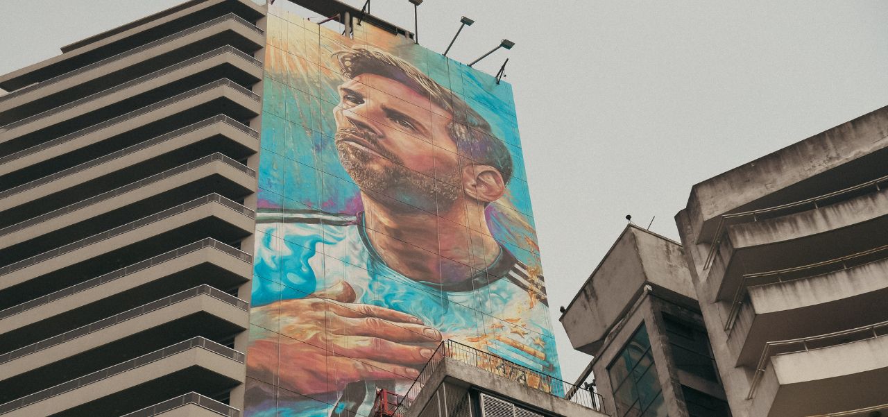 Lee más sobre el artículo A horas de un partido histórico, Rosario abraza a su ídolo