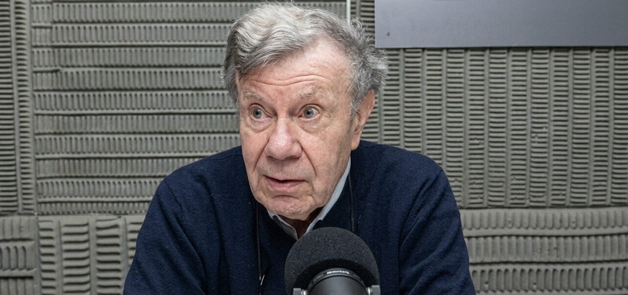 Lee más sobre el artículo Roger Chartier: “La inteligencia artificial pone en juego lo que nos hace humanos”