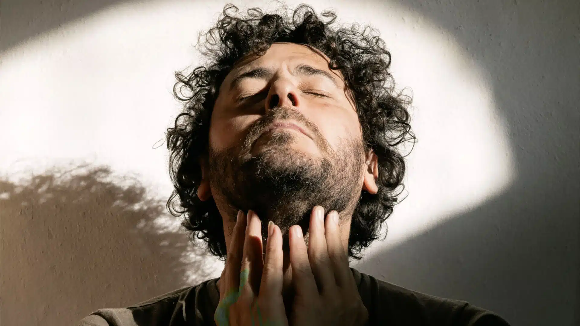 Lee más sobre el artículo Raly Barrionuevo: “Quiero cuidar mi música y hacer un camino de independencia absoluta”