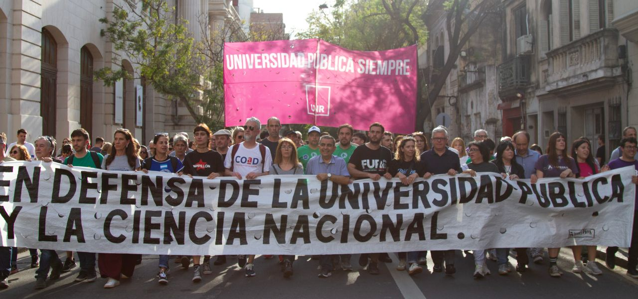 Lee más sobre el artículo La UNR define nuevas medidas de fuerza ante la falta de avances salariales