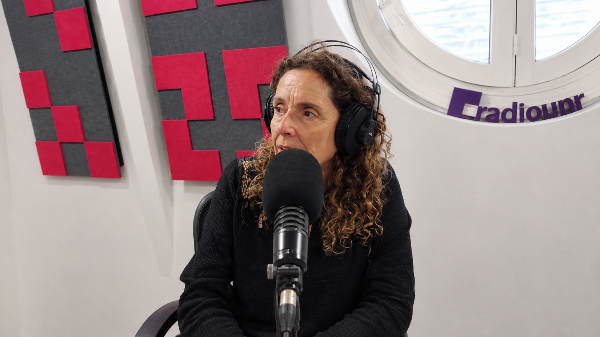 Lee más sobre el artículo Cintia Pinillos: “Más de 30 años de Congreso sobre Democracia en un país donde todo dura poquito, es un montón”