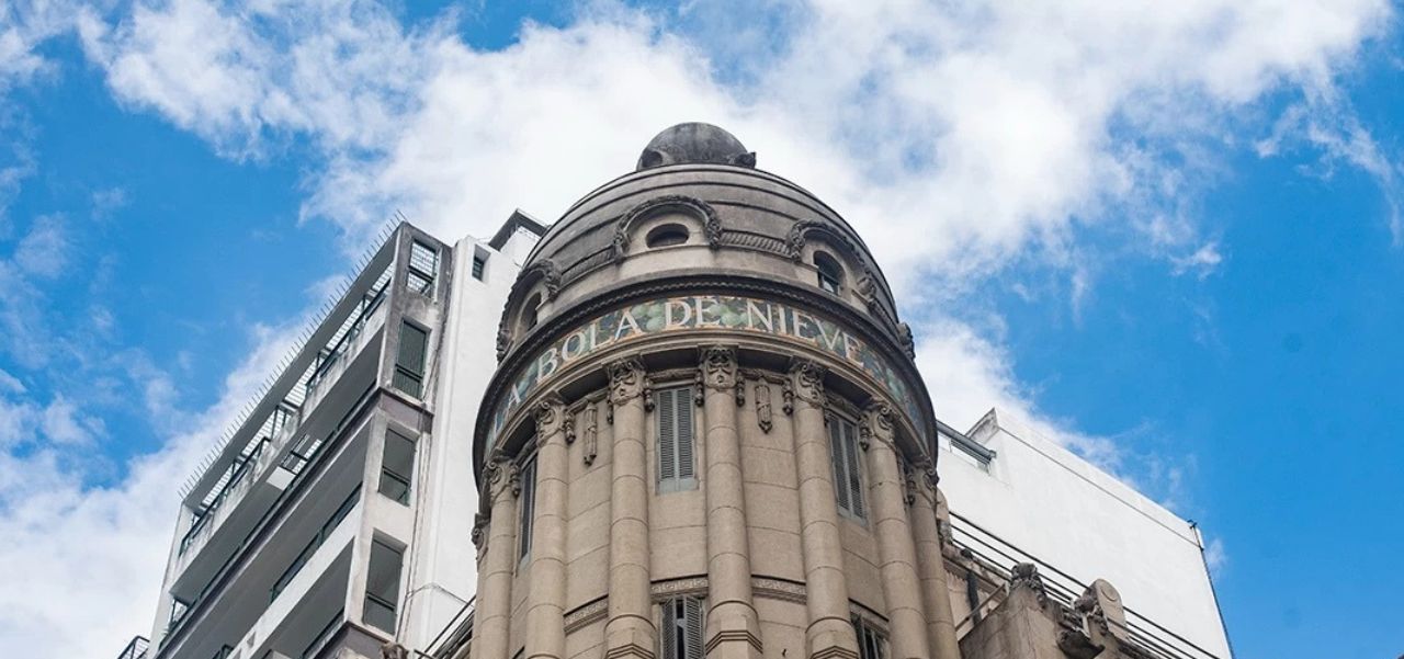 Lee más sobre el artículo Fue el edificio más alto de la ciudad y tuvo el primer ascensor de la ciudad